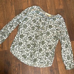 🍒Green and White Floral Top